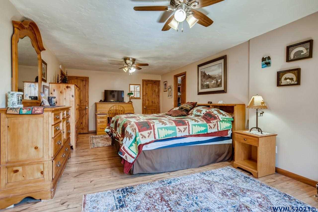 10378 Champoeg Road Northeast Aurora, OR 97002 - Photo 16 of 29 Gallery Image 16