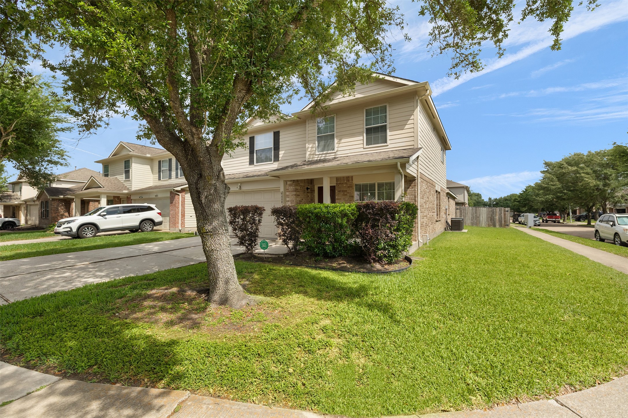 9339 Canady Park Lane Houston, TX 77075 - Photo 3 of 44 No side neighbors, ample street parking