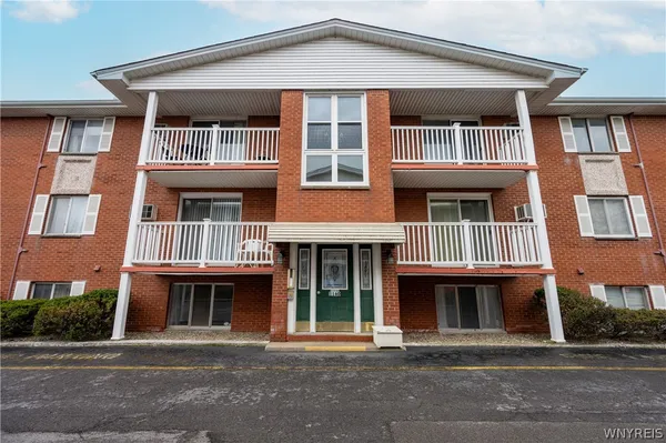 $129,900 | 1160 Indian Church Road, Unit 10, West Seneca, NY 14224