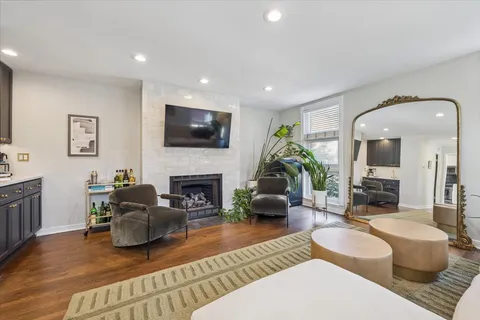 $875,000 | 1717 North Halsted Street, Unit C, Chicago, IL 60614