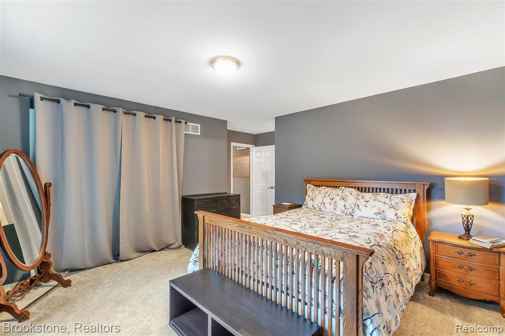 927 Frank Road Lake Orion, MI 48362 - Photo 18 of 44 Gallery Image 18