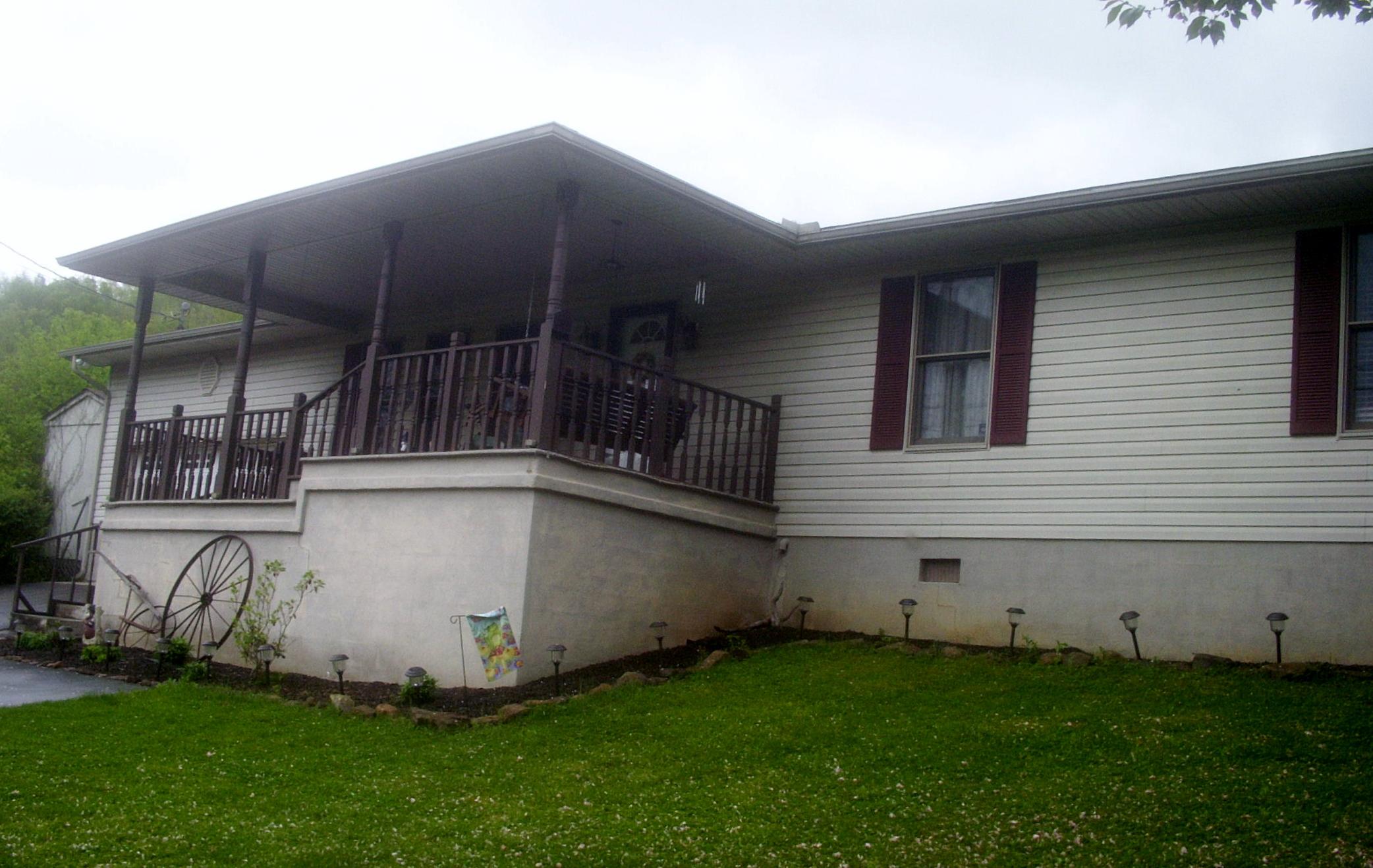 128 Honaker Road Sandstone, WV 25985 - Photo 2 of 26 Gallery Image 2