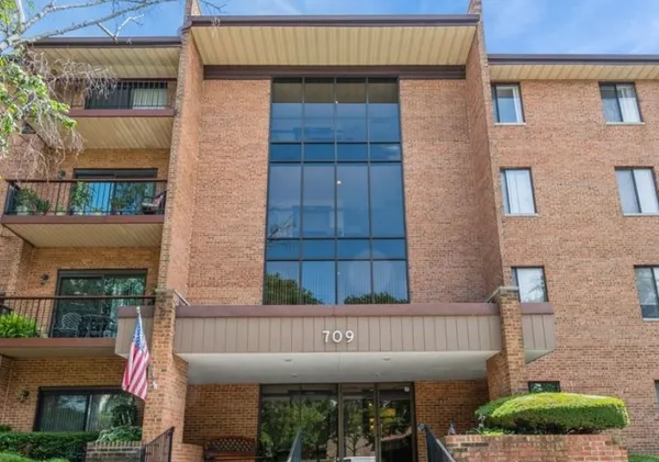 $2,100 | 709 79th Street, Unit 401, Darien, IL 60561