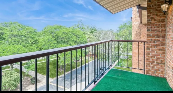 $2,100 | 709 79th Street, Unit 401, Darien, IL 60561