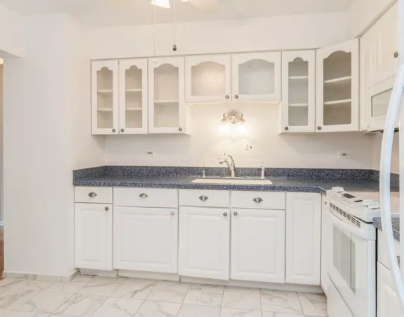 $2,100 | 709 79th Street, Unit 401, Darien, IL 60561