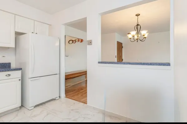 $2,100 | 709 79th Street, Unit 401, Darien, IL 60561