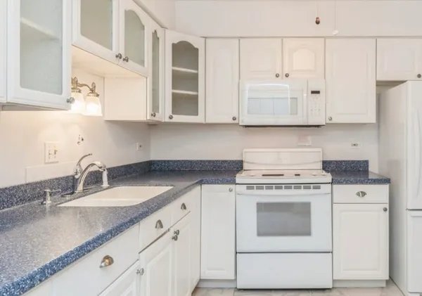 $2,100 | 709 79th Street, Unit 401, Darien, IL 60561
