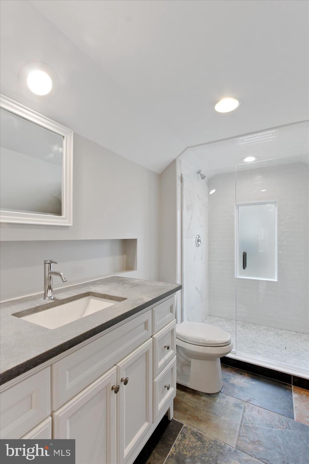 367 Maple Avenue Hanover, PA 17331 - Photo 17 of 30 Second Floor Full Bath
