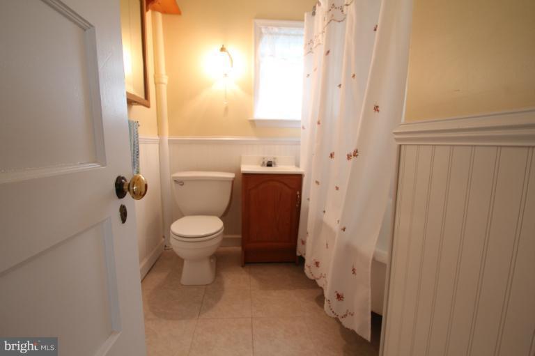 76 Kinship Road Dundalk, MD 21222 - Photo 2 of 18 Bath