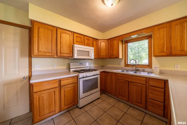 $159,900 | 105 East 9th Street, Delavan, IL 61734