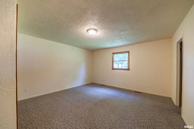 $159,900 | 105 East 9th Street, Delavan, IL 61734