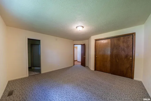 $159,900 | 105 East 9th Street, Delavan, IL 61734