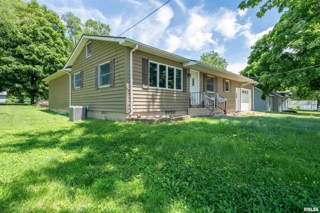 $159,900 | 105 East 9th Street, Delavan, IL 61734