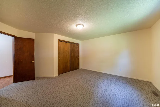 $159,900 | 105 East 9th Street, Delavan, IL 61734