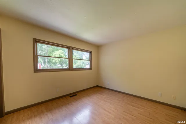 $159,900 | 105 East 9th Street, Delavan, IL 61734