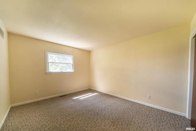 $159,900 | 105 East 9th Street, Delavan, IL 61734