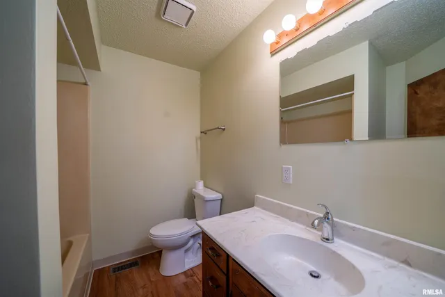 $159,900 | 105 East 9th Street, Delavan, IL 61734