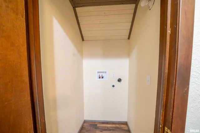 $159,900 | 105 East 9th Street, Delavan, IL 61734