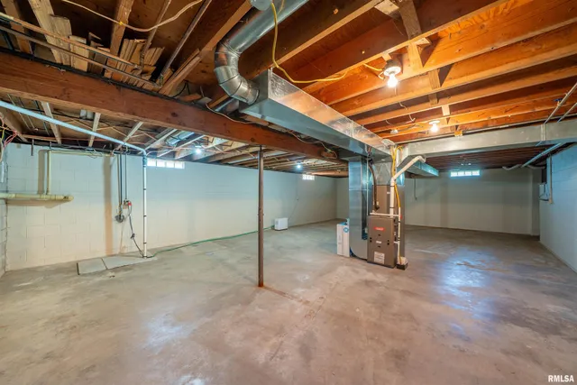 $159,900 | 105 East 9th Street, Delavan, IL 61734