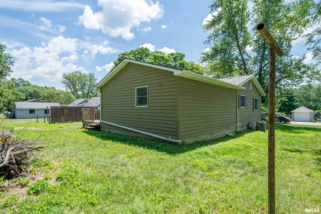 $159,900 | 105 East 9th Street, Delavan, IL 61734