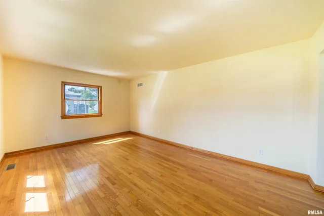 $159,900 | 105 East 9th Street, Delavan, IL 61734