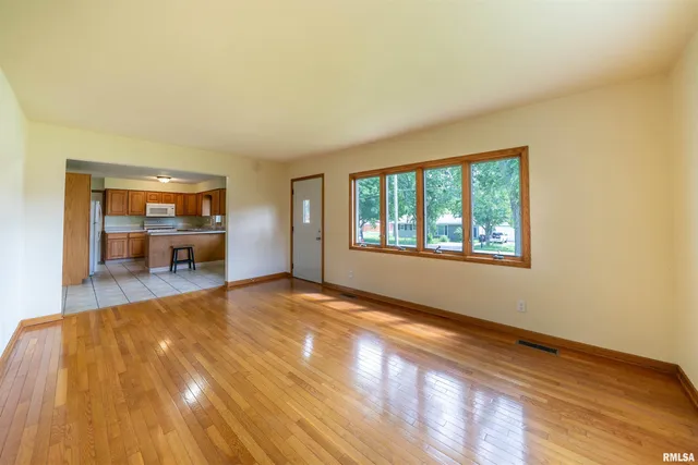 $159,900 | 105 East 9th Street, Delavan, IL 61734