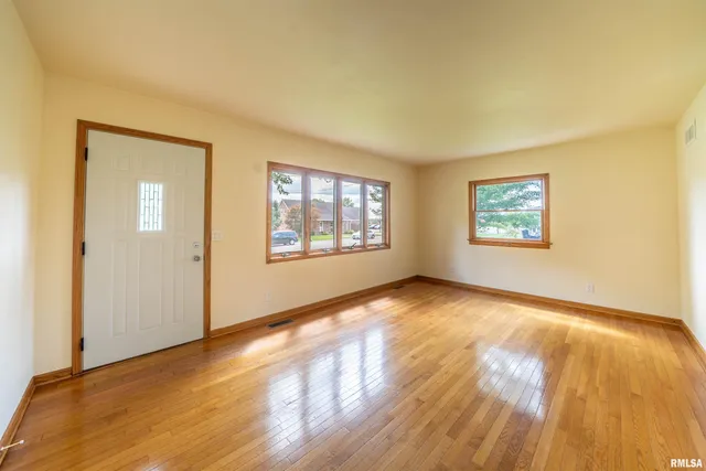 $159,900 | 105 East 9th Street, Delavan, IL 61734