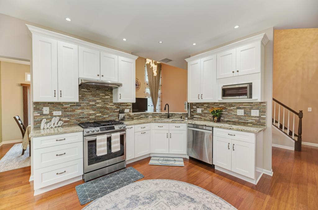 1833 Misty Ridge Lane Aurora, IL 60503 - Photo 8 of 32 Gallery Image 8