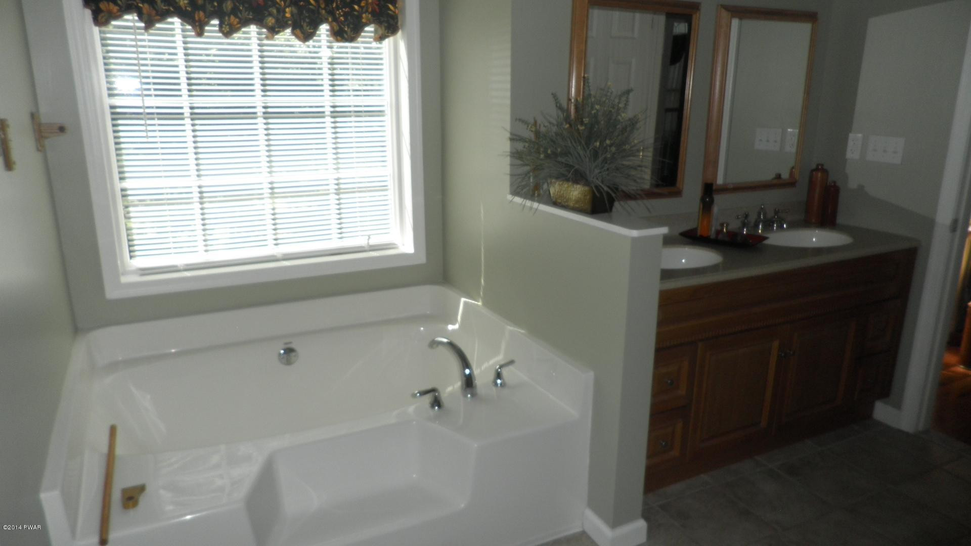 140 Stonehenge Road Milford, PA 18337 - Photo 13 of 33