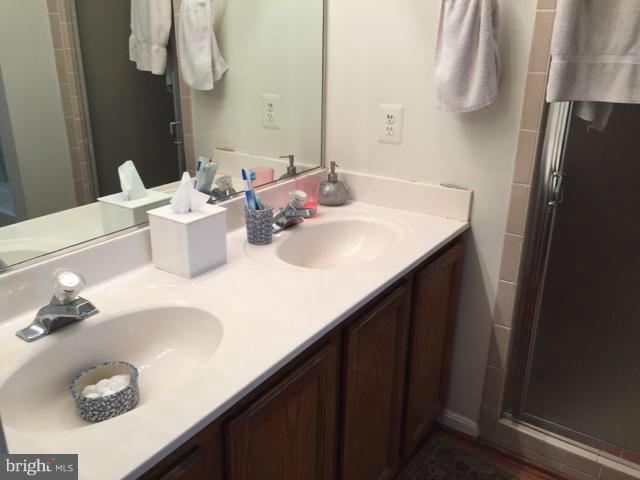 19 Markham Way Stafford, VA 22556 - Photo 13 of 23 a bathroom with a sink and a mirror