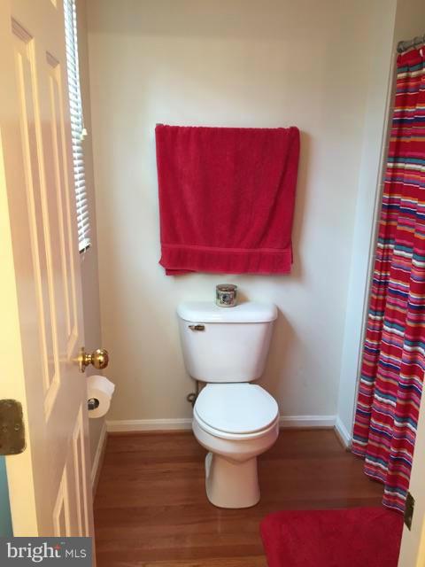 19 Markham Way Stafford, VA 22556 - Photo 14 of 23 a bathroom with a toilet and a shower curtain