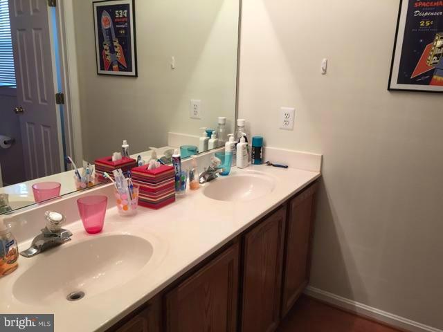 19 Markham Way Stafford, VA 22556 - Photo 15 of 23 a bathroom with a sink vanity and a mirror