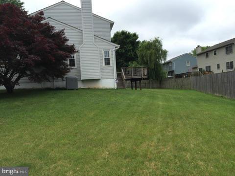 19 Markham Way Stafford, VA 22556 - Photo 23 of 23 a backyard of a house with table and chairs