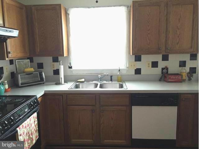 19 Markham Way Stafford, VA 22556 - Photo 5 of 23 a kitchen with a sink cabinets and window