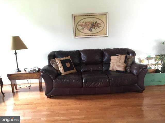 19 Markham Way Stafford, VA 22556 - Photo 8 of 23 a living room with furniture