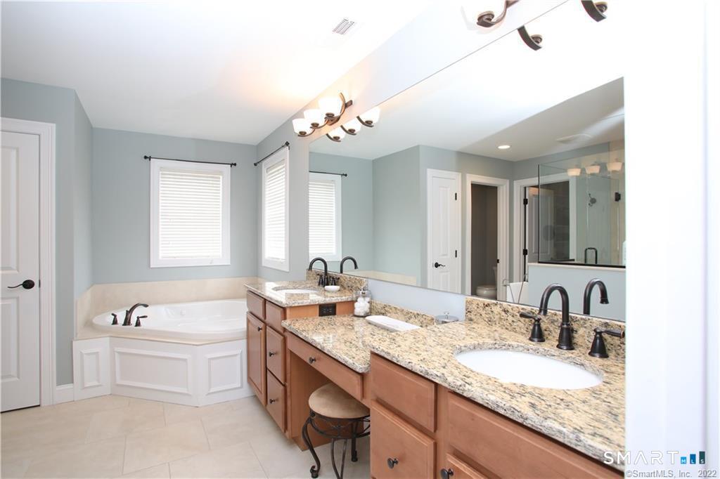 5 Farm Meadow Road East Lyme, CT 06333 - Photo 6 of 10