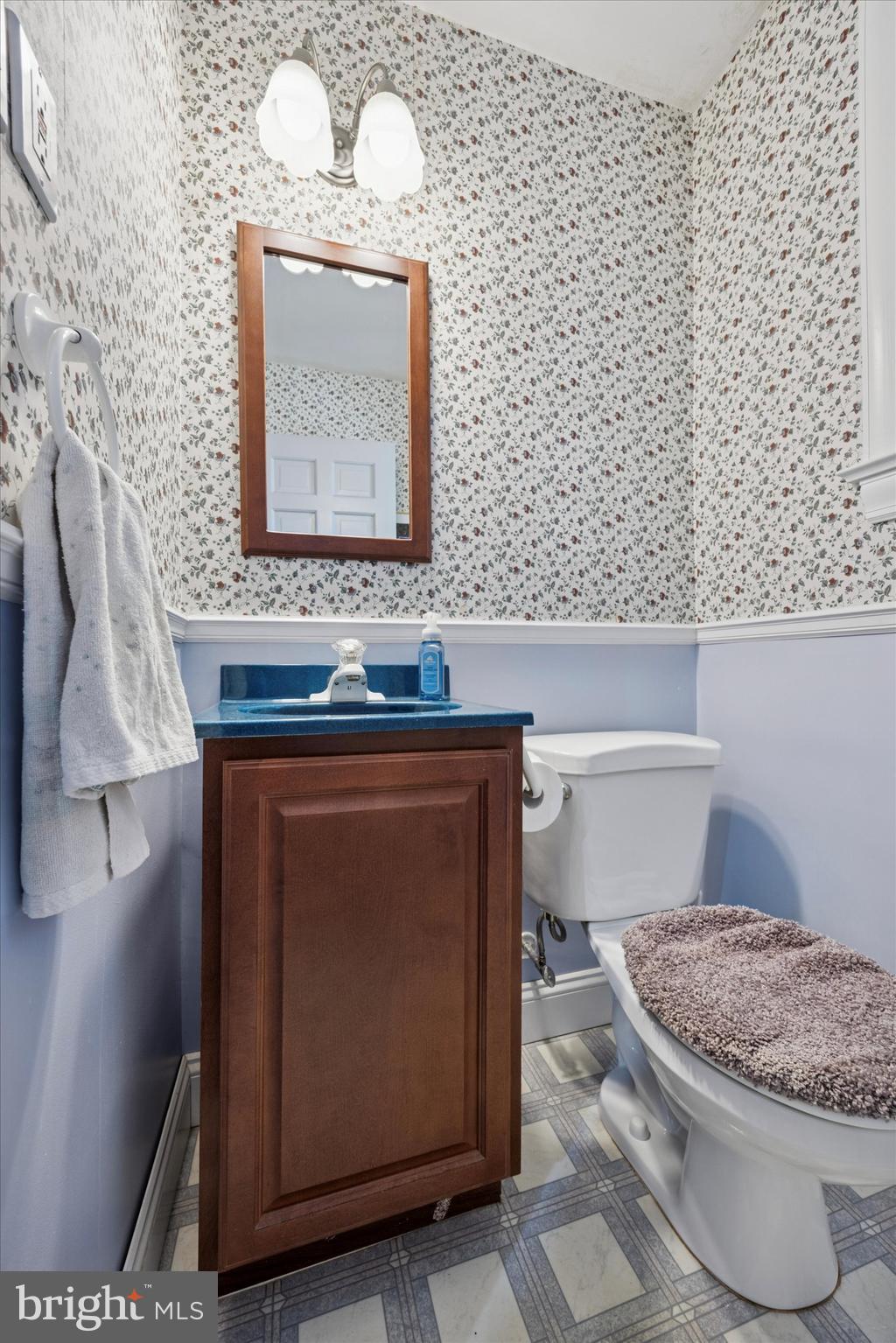 1208 Bruce Road Wilmington, DE 19803 - Photo 19 of 38 a bathroom with a toilet and a sink