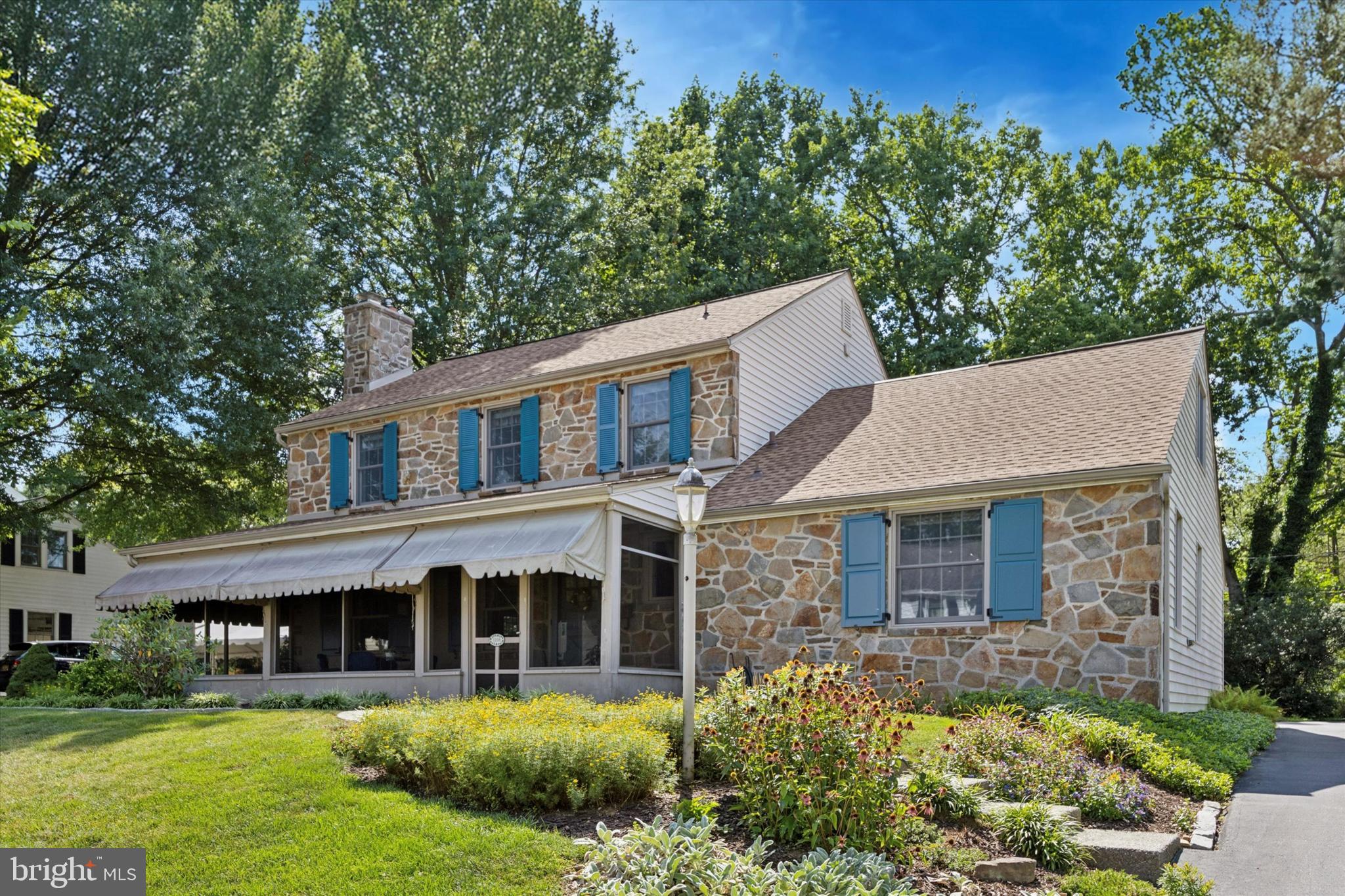1208 Bruce Road Wilmington, DE 19803 - Photo 2 of 38 front view of a house with a yard