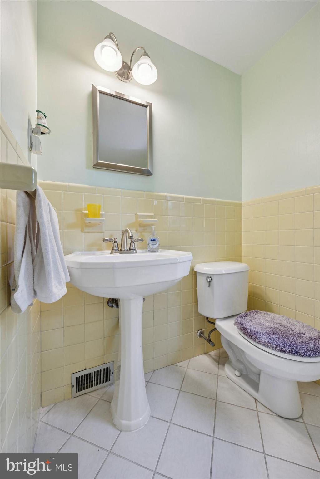 1208 Bruce Road Wilmington, DE 19803 - Photo 31 of 38 a bathroom with a sink a toilet and mirror