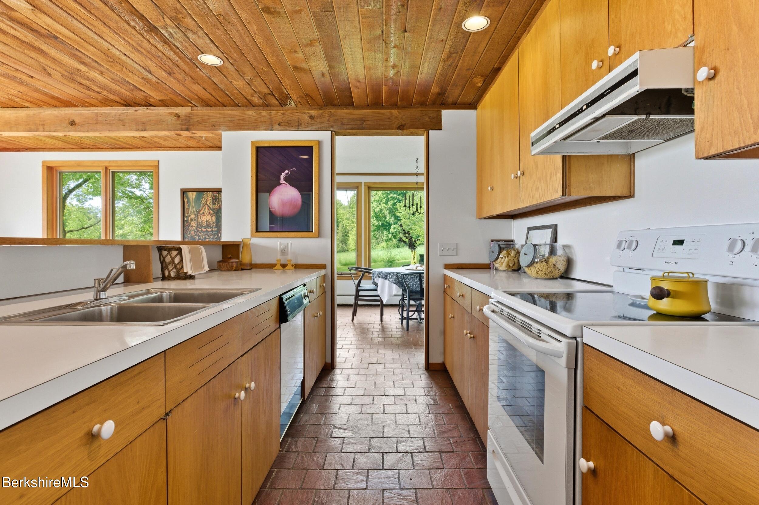 215 Old Stockbridge Road Lenox, MA 01240 - Photo 4 of 31 DSC00200