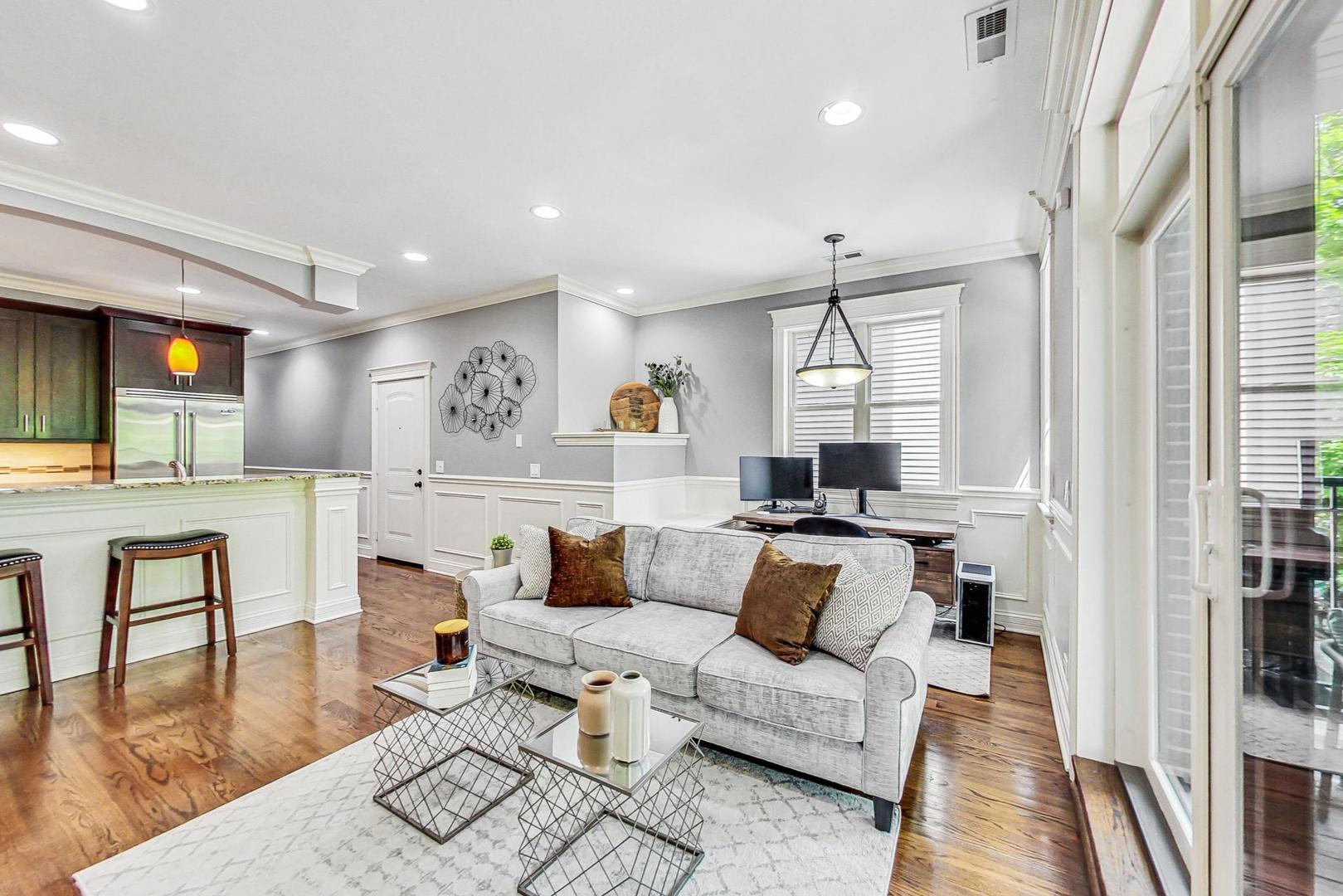 3302 North Racine Avenue, Unit 2 Chicago, IL 60657 - Photo 6 of 20 Gallery Image 6