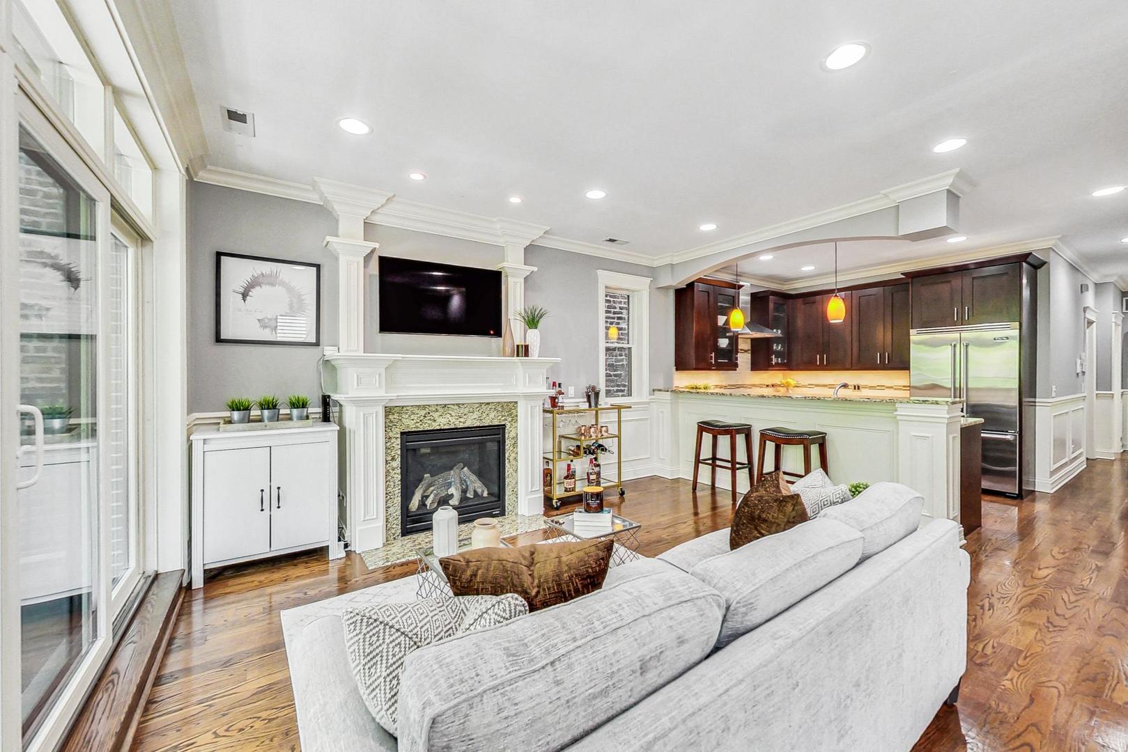 3302 North Racine Avenue, Unit 2 Chicago, IL 60657 - Photo 8 of 20 Gallery Image 8