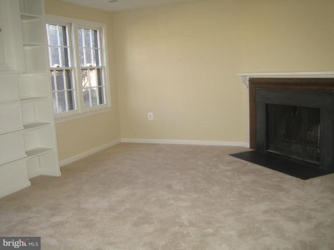 2146 Greenkeepers Court Reston, VA 20191 - Photo 5 of 7 Family Room
