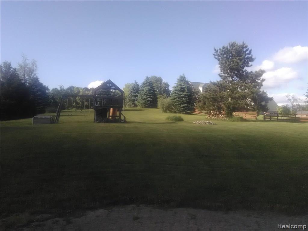9025 Faussett Road Fenton, MI 48430 - Photo 6 of 26 IMG_20170605_181208.jpg