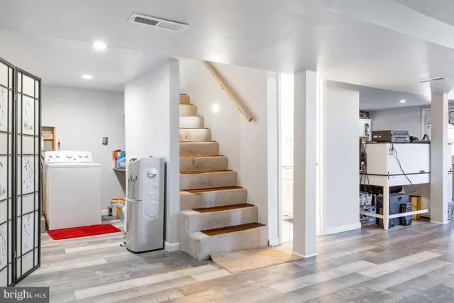 a view of entryway and hall