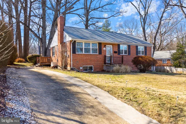 a view of a deck with wooden fence and floor