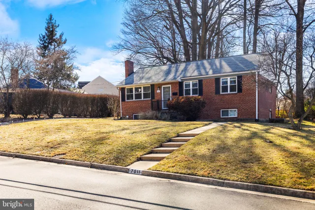 a house view with a outdoor space