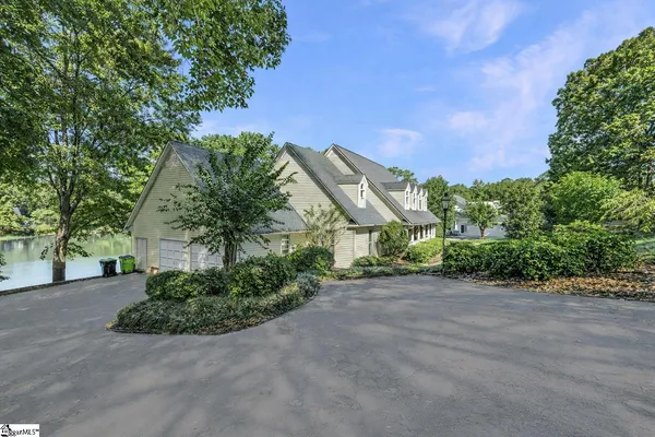 $624,900 | 317 East Killarney Lake, Moore, SC 29369