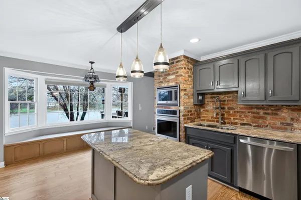 $624,900 | 317 East Killarney Lake, Moore, SC 29369