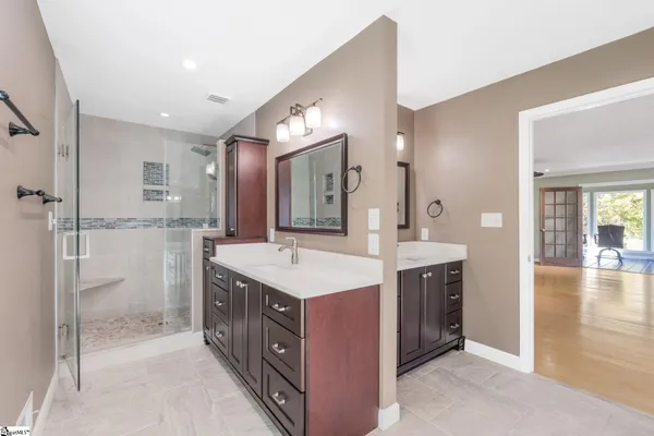 $624,900 | 317 East Killarney Lake, Moore, SC 29369